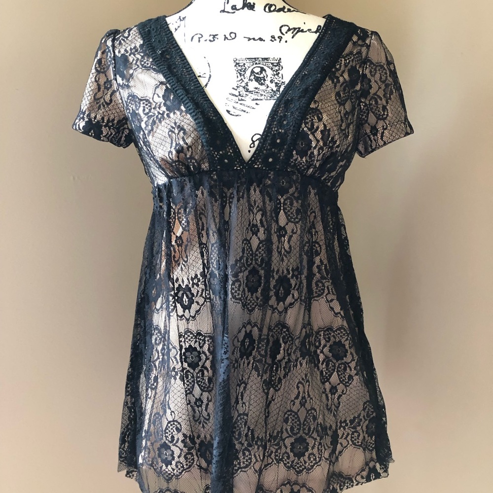Women’s lace black top